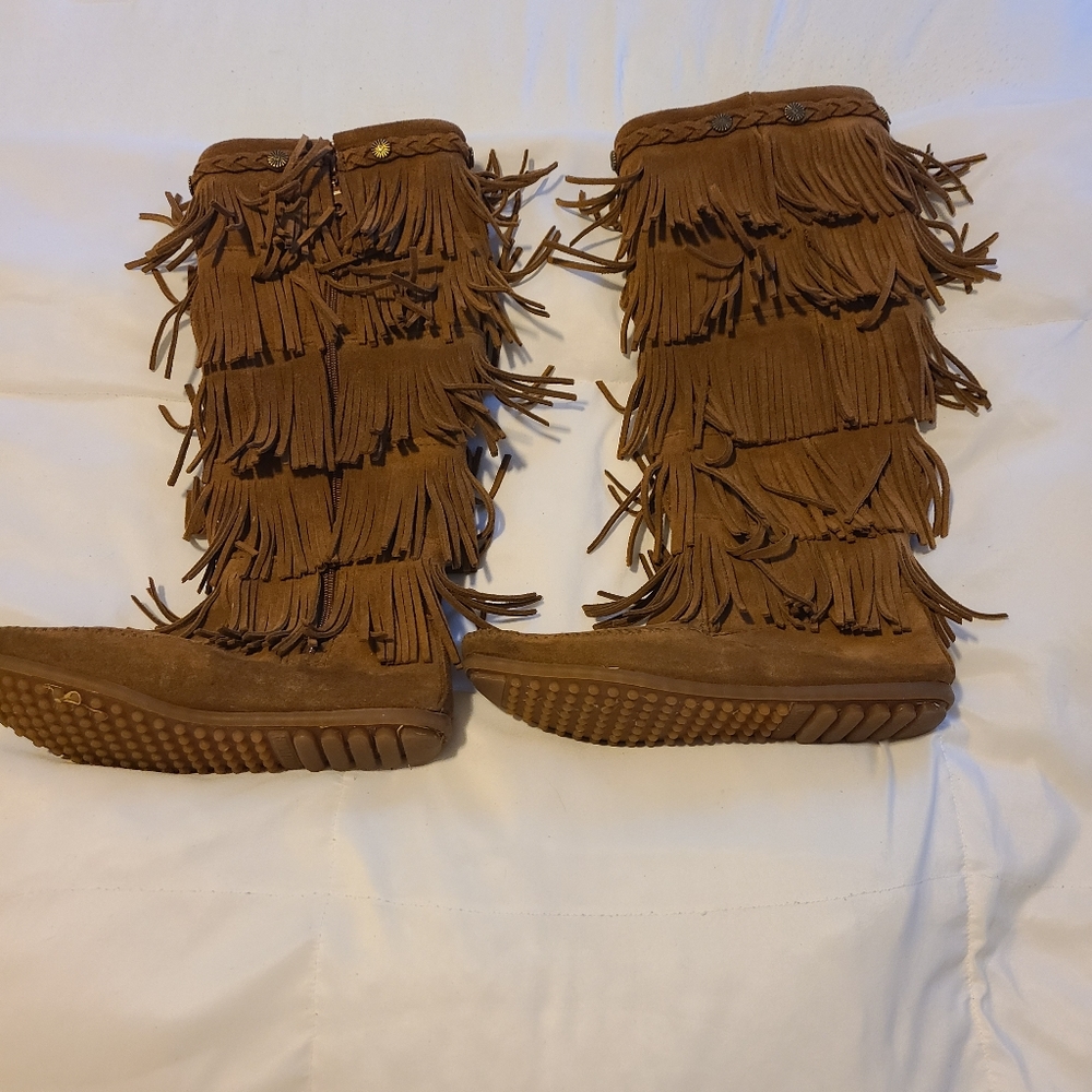 Minnetonka moccasin fringed boots - Picture 2 of 3